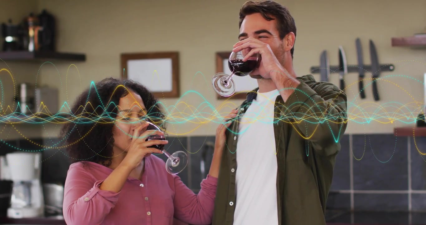 Coppia che solleva calici di vino al bancone, attivando un'onda tecnologica che pulsa in sincronia, celebrando una degustazione.