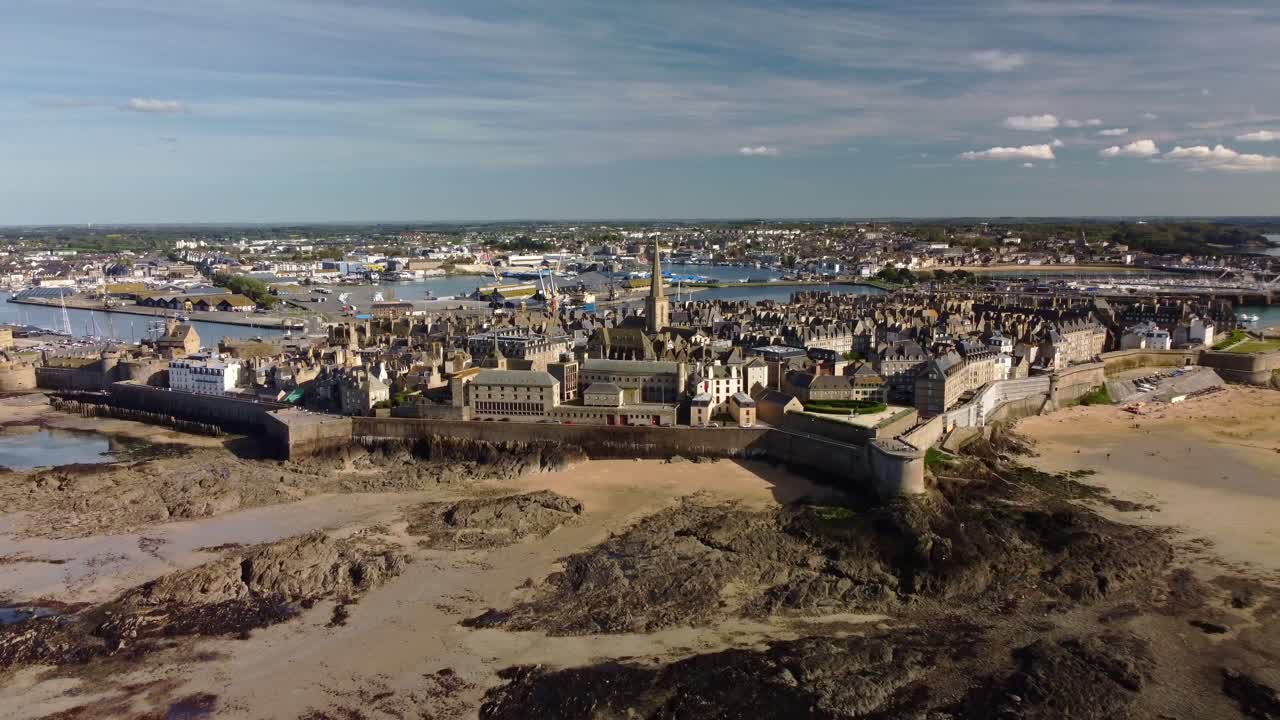 imágenes aéreas de drones en 4k sobre saint malo, gran bretaña, francia