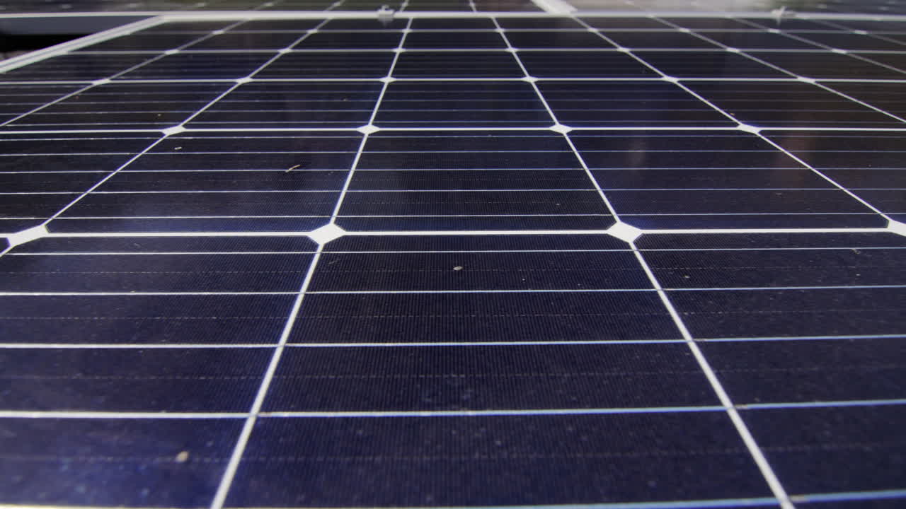 모노크리스탈린 태양 패널의 표면.