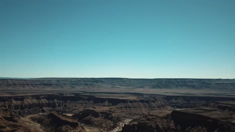 cañón del río fish en namibia, toma aérea de drones africanos