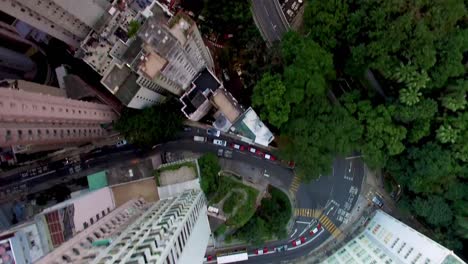 Tráfico-En-La-Carretera-De-La-Ciudad-Con-Edificios-De-Gran-Altura-En-El-Centro-De-Hong-Kong