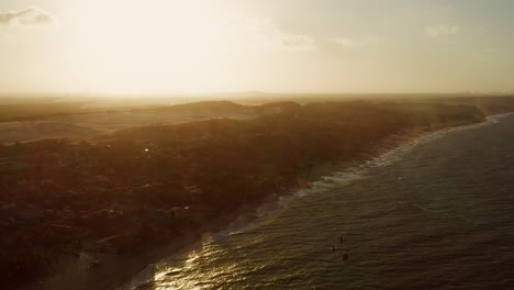 Antenne:-Die-Berühmte-Stadt-Für-Kitesurfen,-Cumbuco,-Brasilien