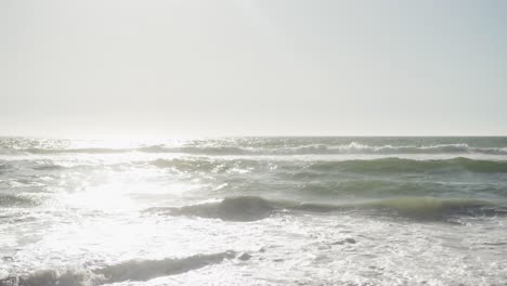 Sea-landscape-with-blue-sky,-in-slow-motion,-with-copy-space