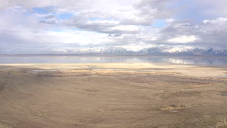 pretty-antelope-island-with-bison-in-background