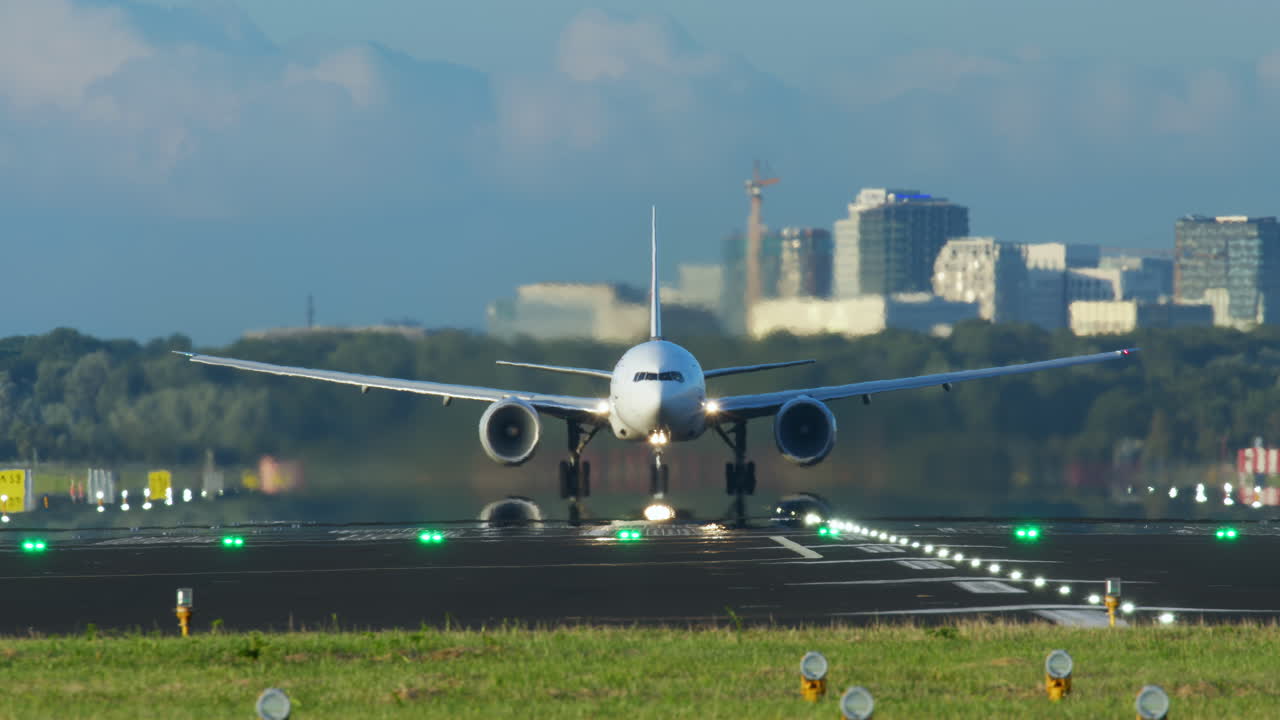 보잉 777 항공기 이륙 및 착륙