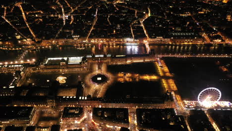 Luftaufnahme-Des-Louvre-Museums-Bei-Nacht,-Paris,-Frankreich