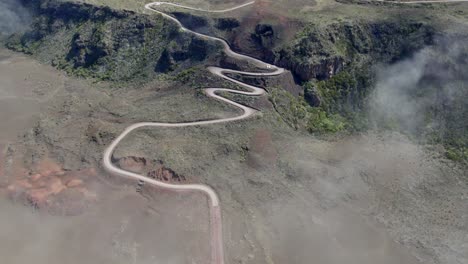 una mosca sobre la ruta volcánica de la isla de la reunión