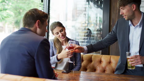 Group-Of-Business-Colleagues-Meeting-For-Drinks-And-Socializing-In-Bar-After-Work