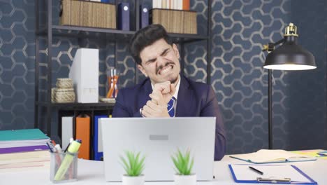 Young-businessman-with-wrist-pain.