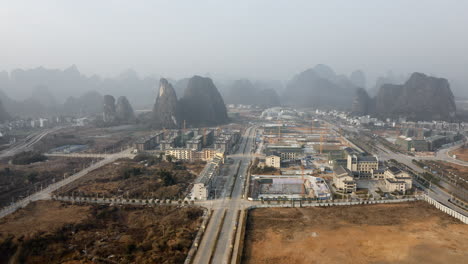 construcción de la ciudad de yangshuo, desarrollo de la ciudad en el campo chino, vista aérea