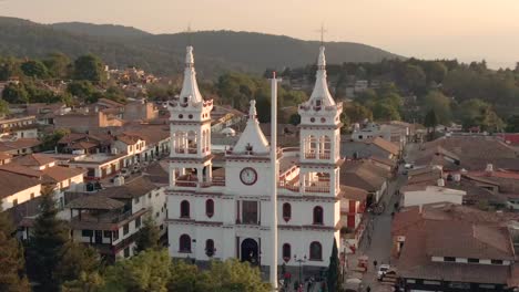 Aerial-View-Of-Parroquia-De-San-Cristóbal-At-Mazamitla-Town-In-Jalisco,-Mexico