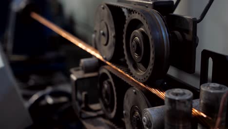 el proceso de fabricación de cables eléctricos hechos de alambre de cobre.