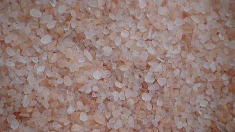 un primer plano de la sal rosa del himalaya