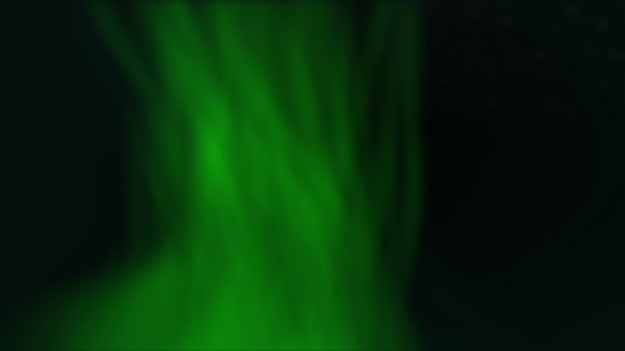 Levende grønne nordlys fremviser naturens vidunder. Disse æteriske lys dannes af solvindspartikler i samspil med Jordens magnetfelt.