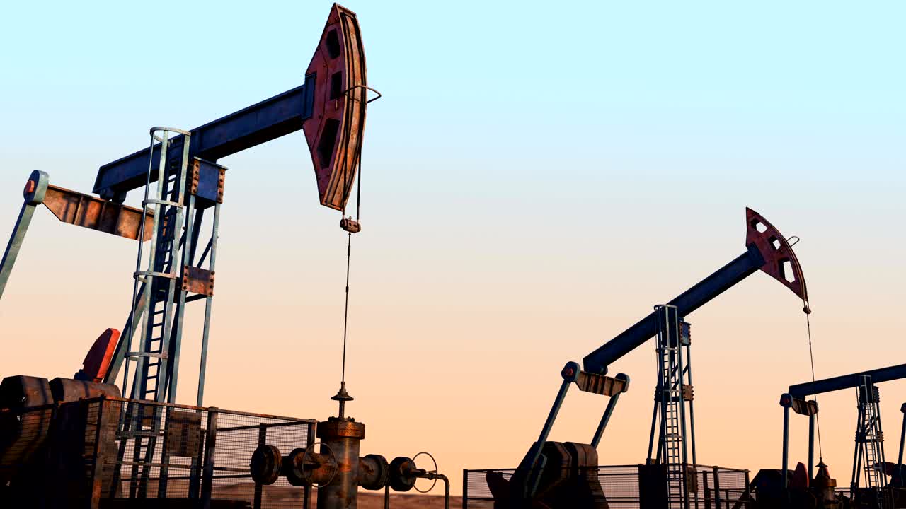 movimiento en bucle a lo largo de las tomas de la bomba de aceite contra un cielo despejado