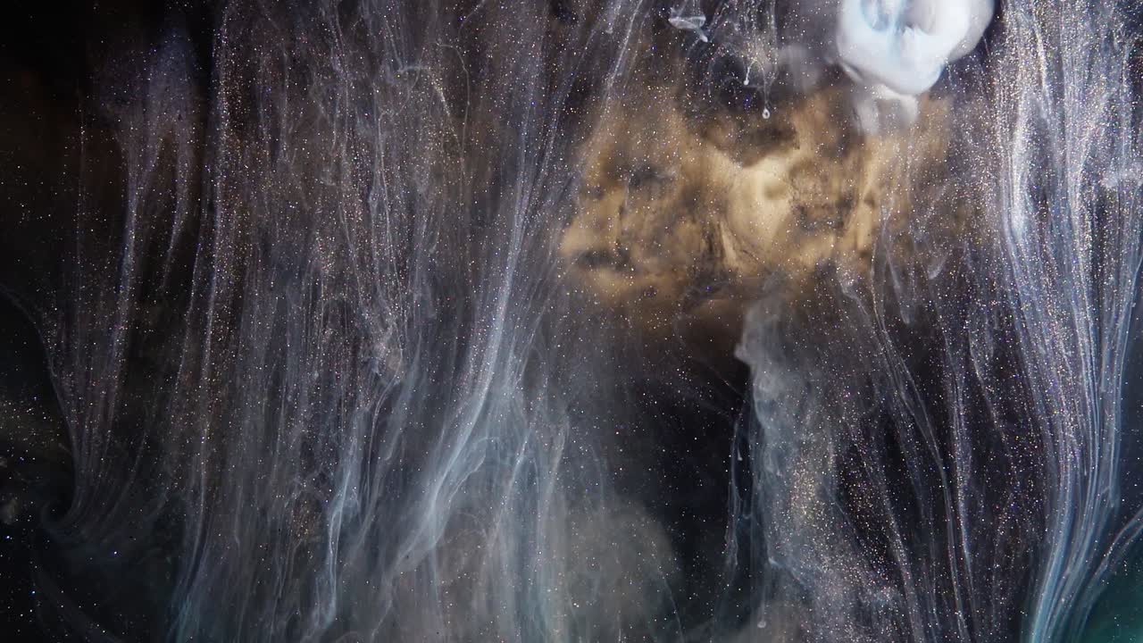 은빛 반이는 추상적인 액체 예술