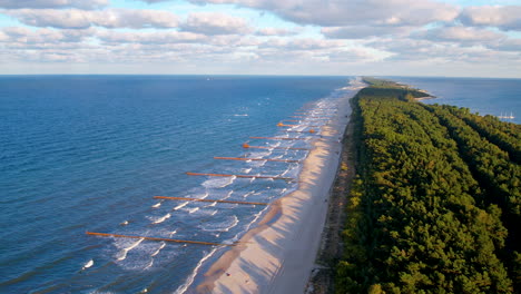 Luftaufnahme-Von-Seestegen-Mit-Sandstrand