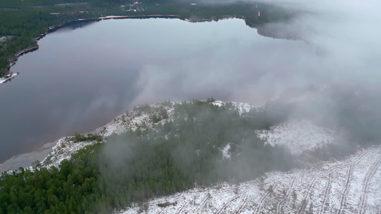 vista de ángulo alto de campos o pastos nevados