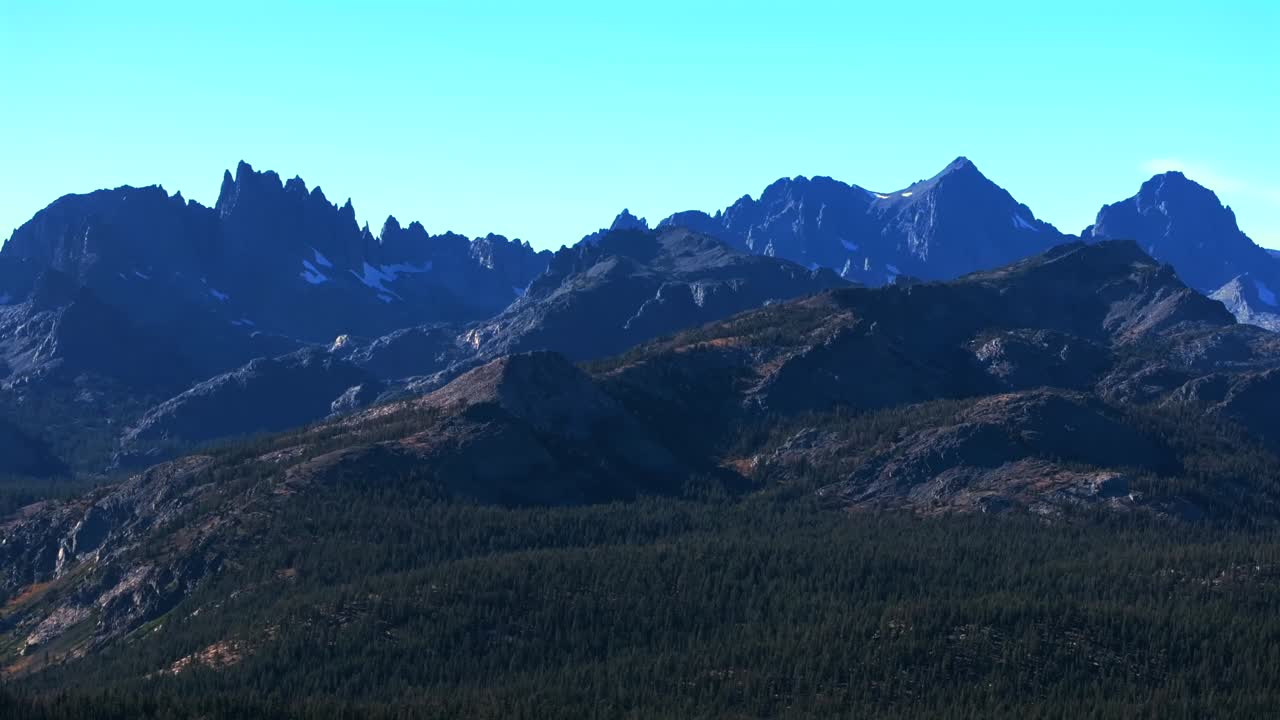 Mammoth Mountain Minarets Summit Vista jagged peaks Ritter Range Banner Peak White Mountain Range Yosemite National Park Sierra Nevada Ansel Adams Wilderness backpackers climbers landscape circle left