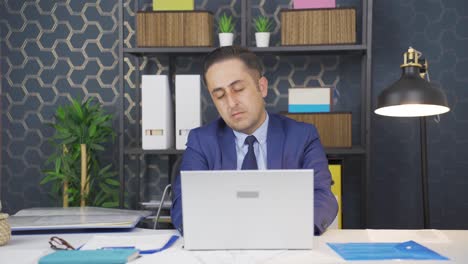 Businessman-falling-asleep.