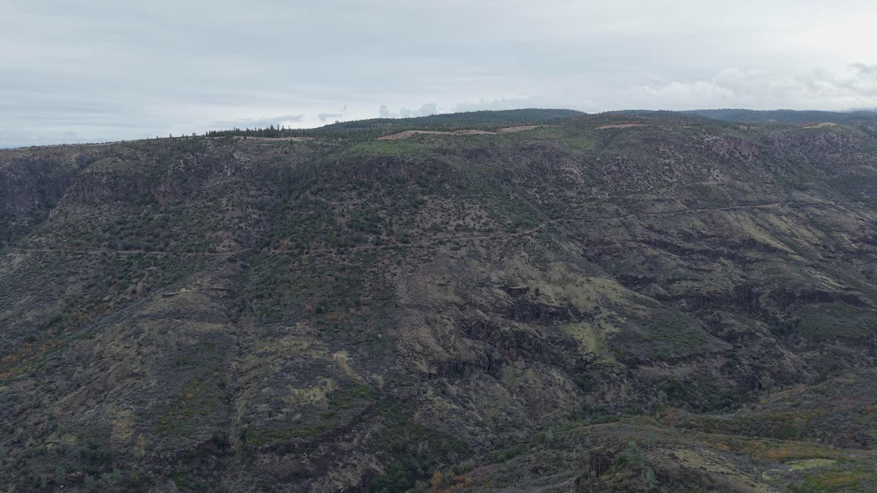 A rotating panning view of above the cliffs of Paynes Creek Point