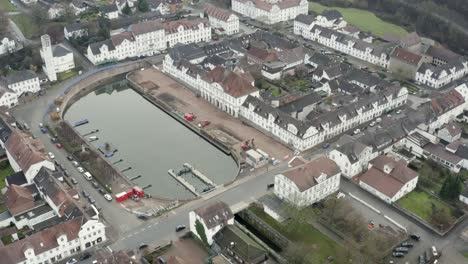 La-Ciudad-Balneario-Barroca-Bad-Karlshafen-Ubicada-En-El-Weser-Cerca-De-Holzminden-Y-Höxter-En-El-Norte-De-Hesse,-Alemania