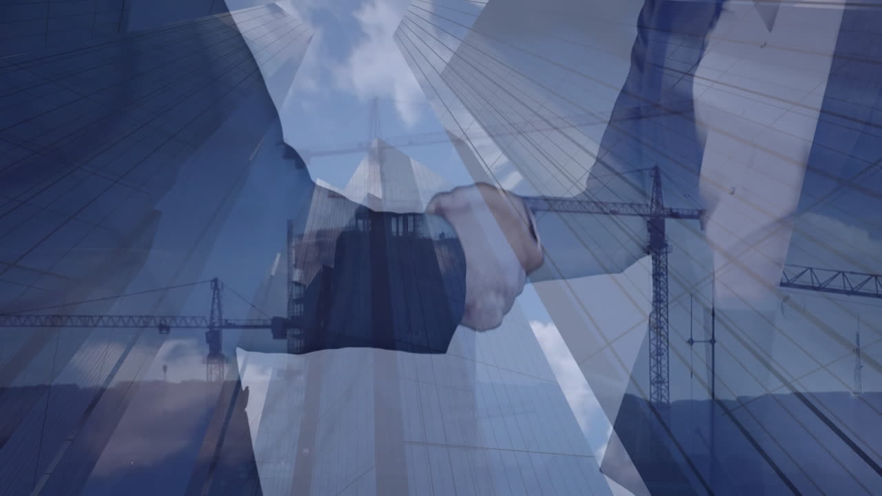 La silhouette di una stretta di mano d'affari simboleggia la finanza globale sullo sfondo di grattacieli.