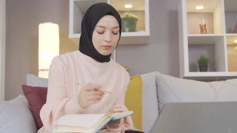 Business-woman-wearing-a-headscarf-is-working-in-her-home-office.