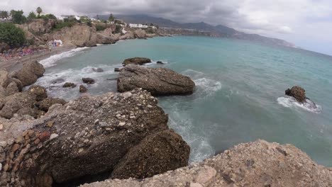 Playa-De-España-Malaga-Nerja-En-Un-Día-Nublado-De-Verano-Usando-Un-Dron-Y-Una-Cámara-De-Acción-Estabilizada