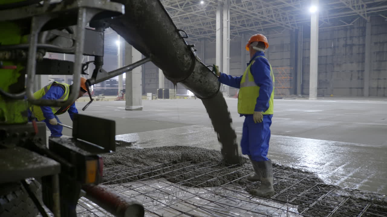 산업용 건물의 콘크리트 바닥을 부는 것