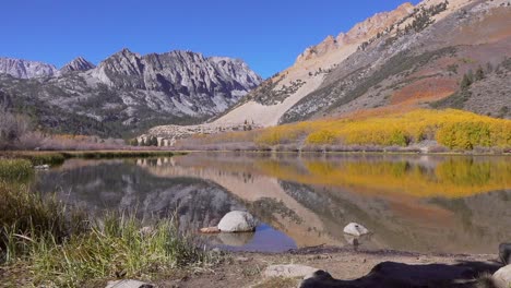 Weitwinkelaufnahme-Des-North-Lake-In-High-Sierra,-Ca