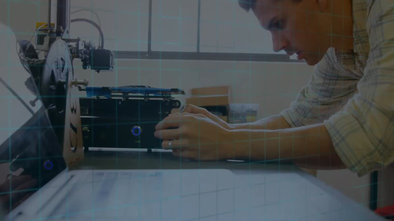 animación de texto de 6g, globo sobre ingeniero caucásico examinando maquinaria en el taller