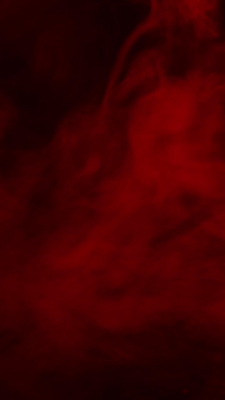 Vero fumo rosso su sfondo nero