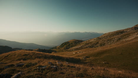 paisaje de montaña al atardecer
