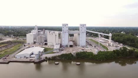 Slow-aerial-panning-shot-of-the-Mondelez-grain-elevator-and-storage-along-the-Maumee-river-in-Toledo-Ohio