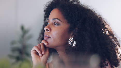 Mujer-Negra-Corporativa,-Pensando