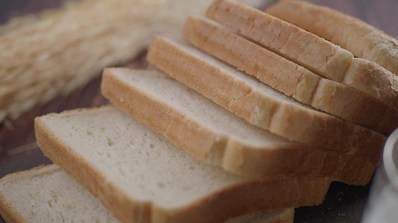 Fresh Sliced White Bread with Wheat and Milk