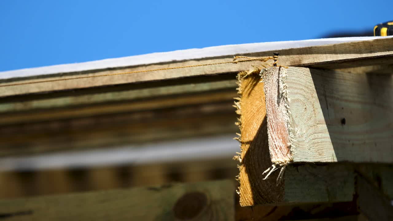 지붕 에 있는 나무 프레임 의 클로즈업