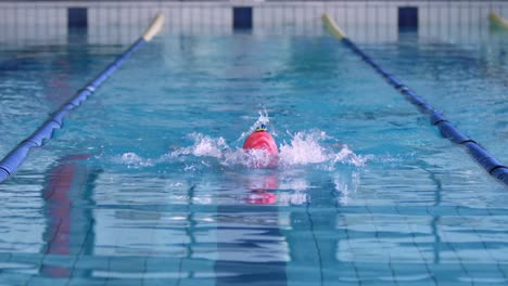 Entrenamiento-De-Nadador-En-Una-Piscina