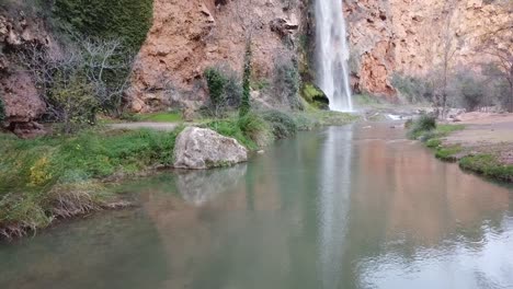 waterfall-Salto-de-La--Novia,-Navajas--Spain