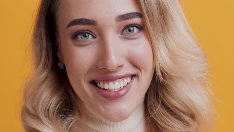 retrato de una mujer sonriente