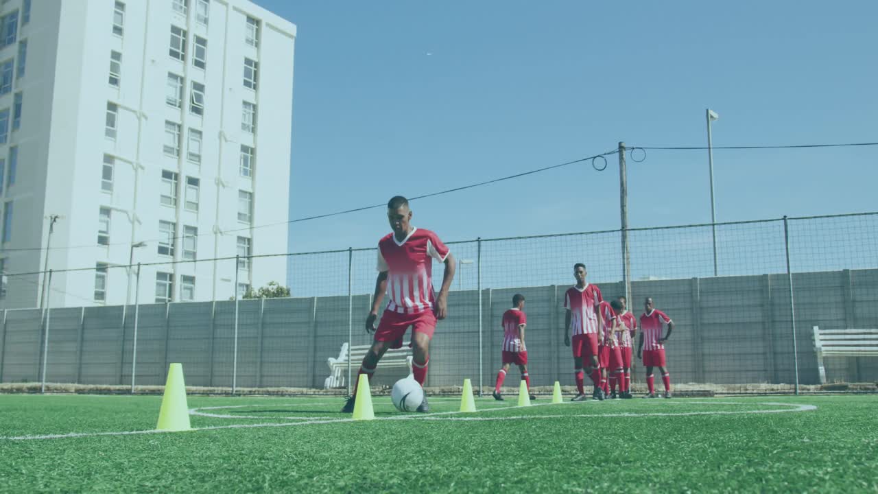 잔디 ⁇ 에서 훈련하는 남성 축구 선수에 대한 통계 데이터 처리