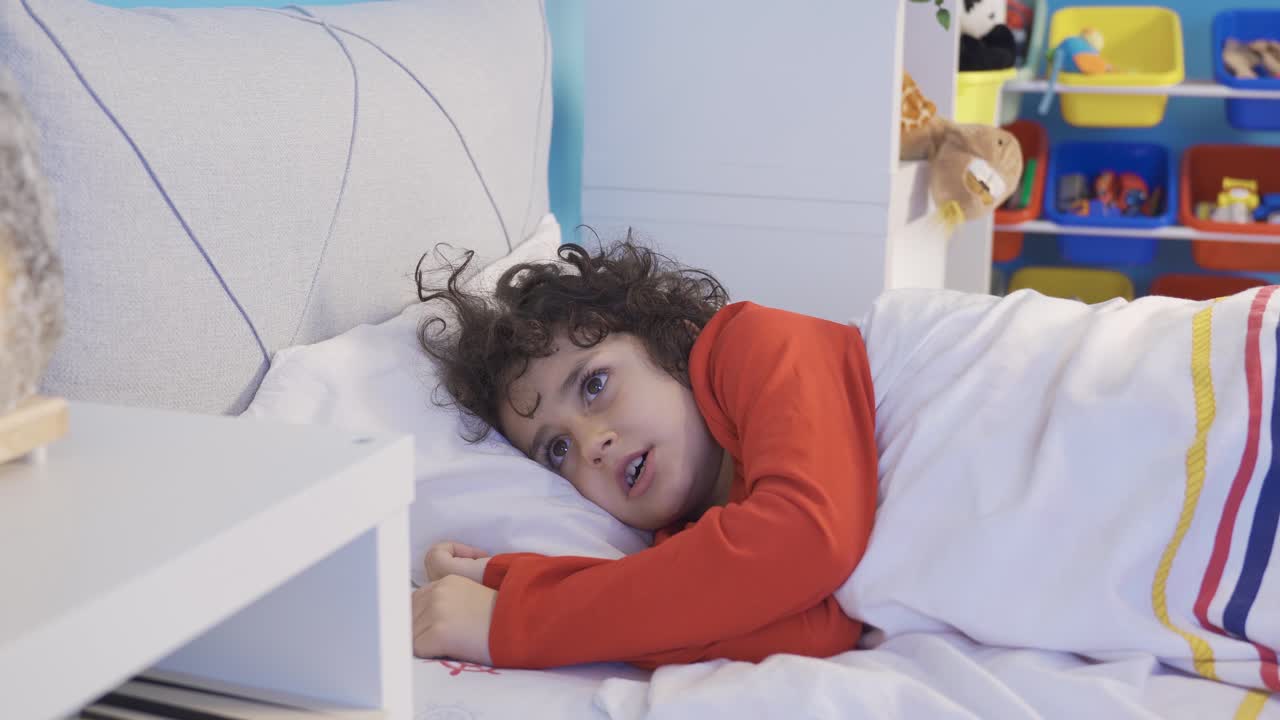 A boy with sleep problems can't sleep. Insomnia.