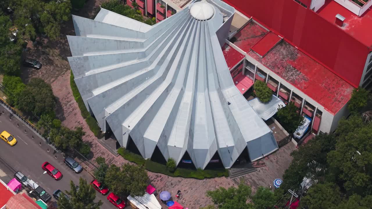 Aerial perspective on open-air market in Colonia del Valle, seen from above, CDMX