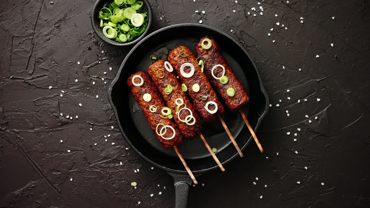 Barbecued turkey kebab decorated with fresh onion