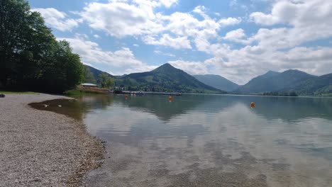 Schliersee-In-Bayern-München-Dieser-Wunderschöne-See-Wurde-Mit-Dji-Osmo-Action-Im-4k-Sommer-2020-Aufgenommen-Schneller-Blick-Auf-Den-See