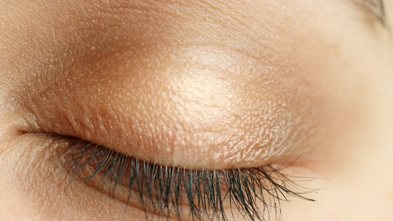 눈의 시야, 잠에서 피곤하게 깨어납니다.