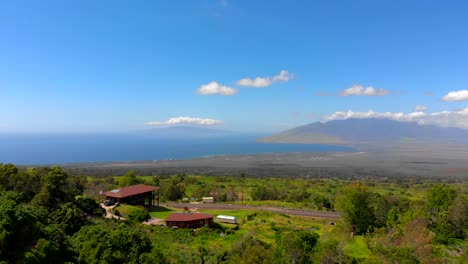 Wunderschöne-4K-Drohne-Im-Landesinneren-Von-Maui-In-Der-Nähe-Von-Keokea-Mit-Blick-Auf-Die-Maalaea-Bucht