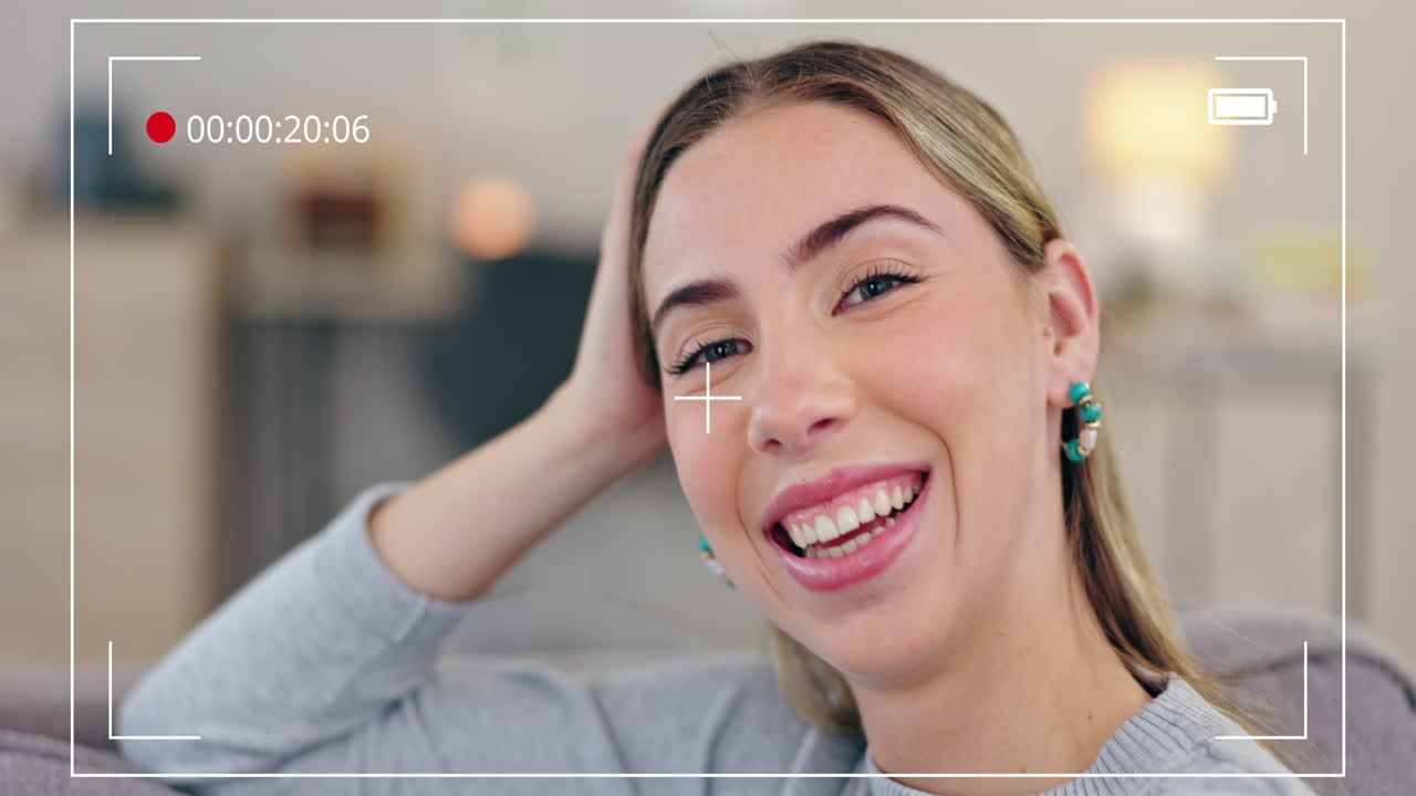 mujer en grabación, visor