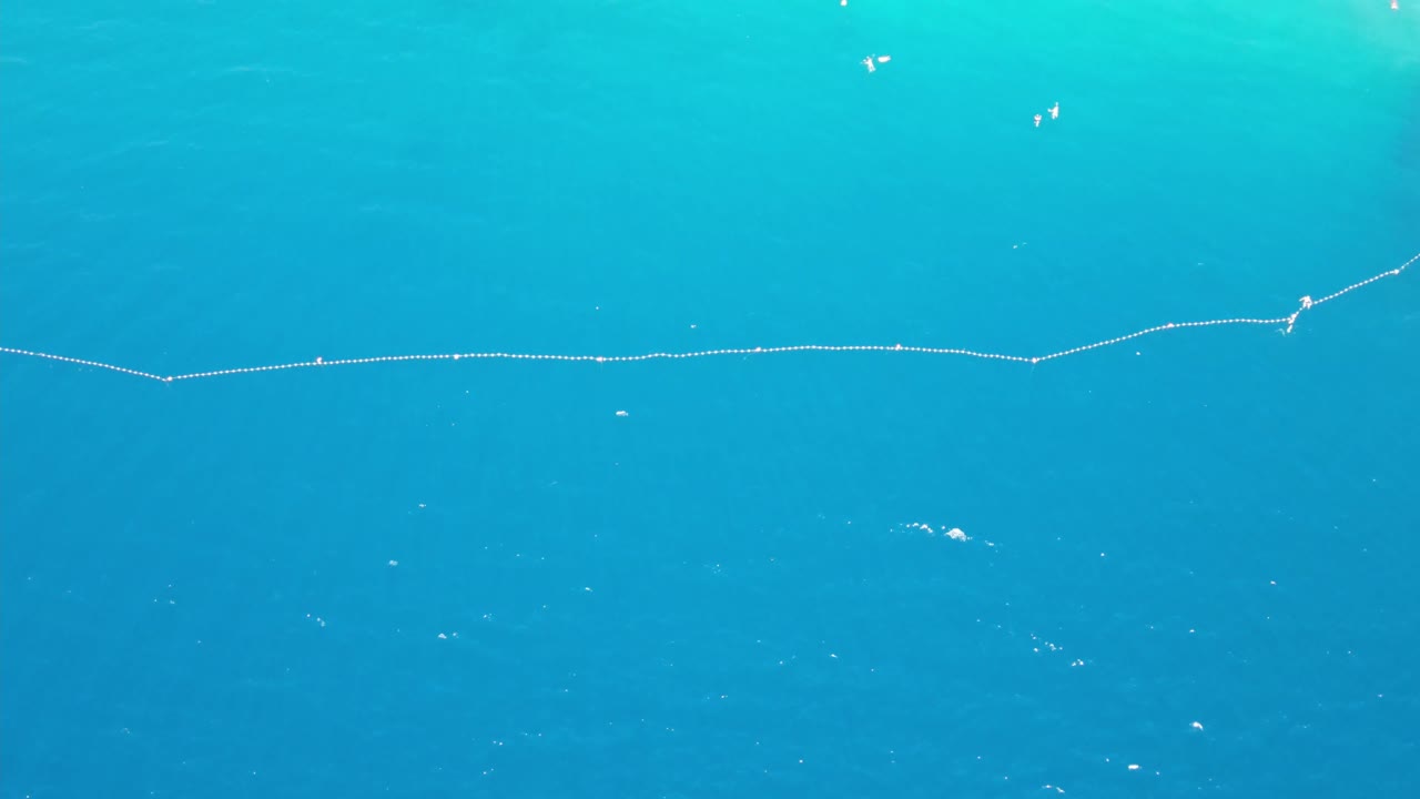 크로아티아의 아드리아 해와 공중 전망의 아름다운 청록색 물